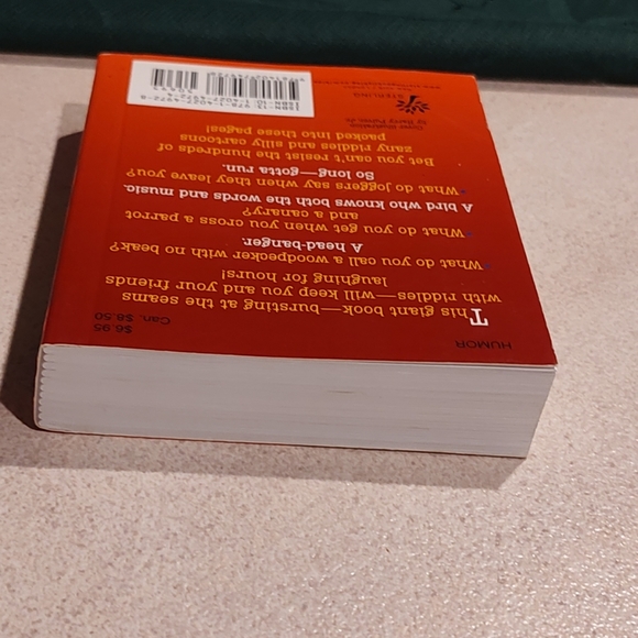 Tickle your funny bone with this amazing riddle book,filled with 352 pages 4"x5" - Picture 6 of 13